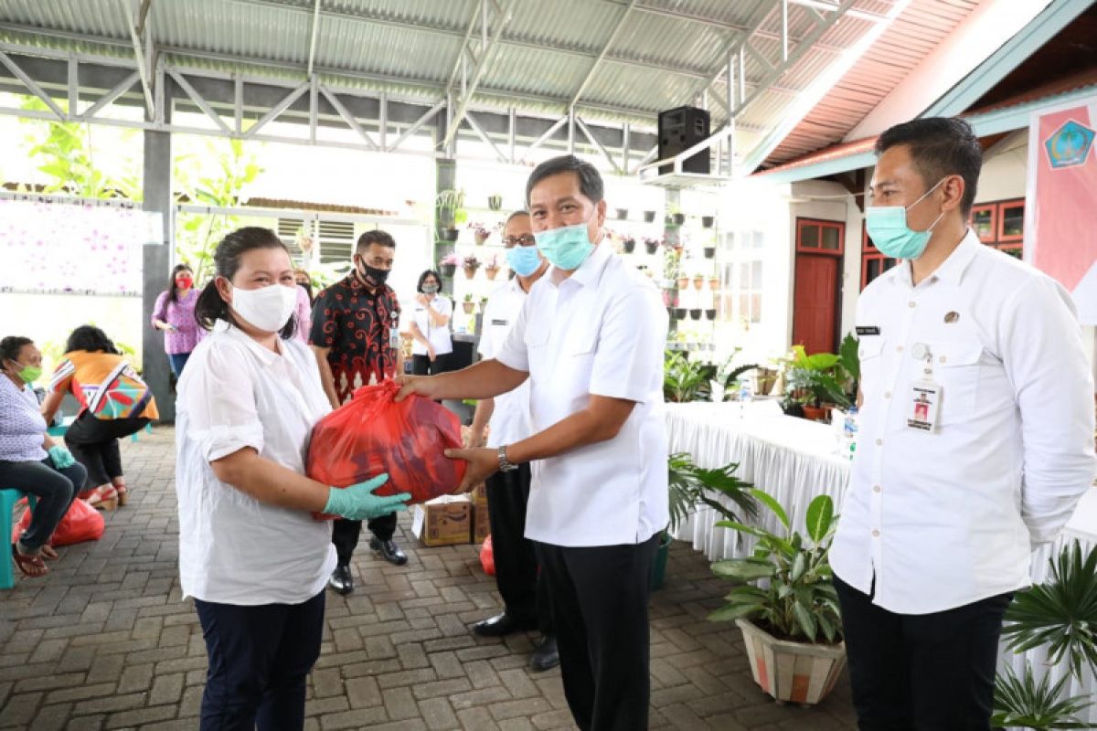 Pemprov Sulawesi Utara bantu IKM Tomohon terdampak COVID-19