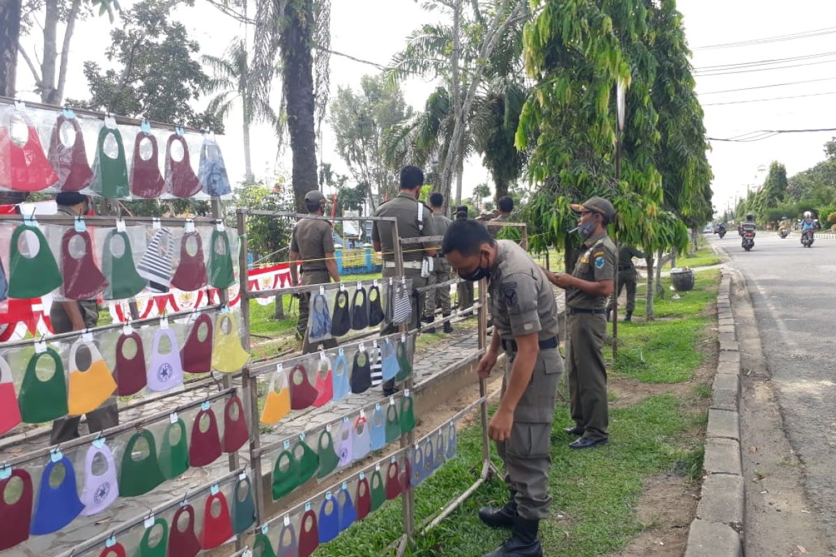 Satpol-pp tertibkan pedagang kaki lima di areal perkantoran