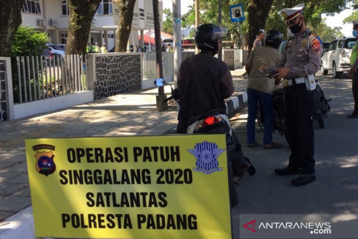 Kesadaran warga pakai helm masih rendah dan abai terhadap keselamatannya