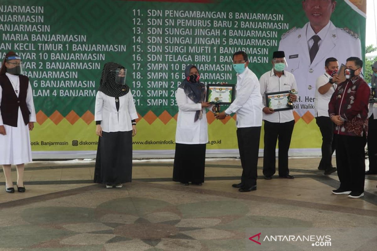 21 Sekolah di Banjarmasin Terima Penghargaan Adiwiyata