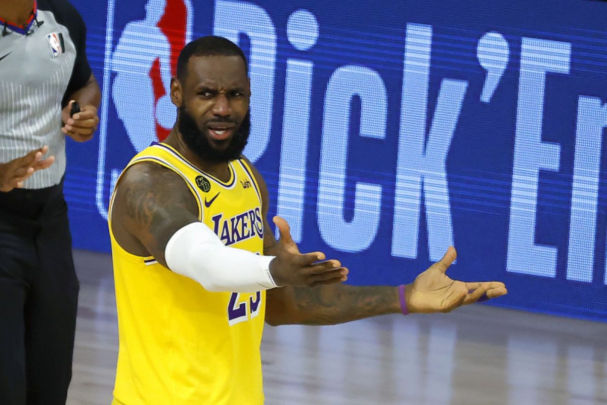 LeBron James jamin NBA tak sedih karena tak ditonton Donald Trump