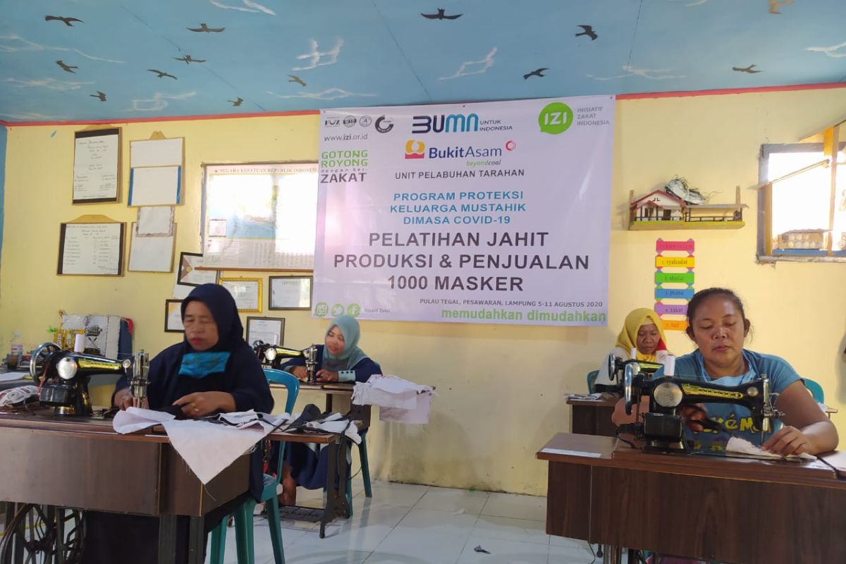 PT BA - IZI Lampung adakan pelatihan jahit membuat masker di Pulau Tegal