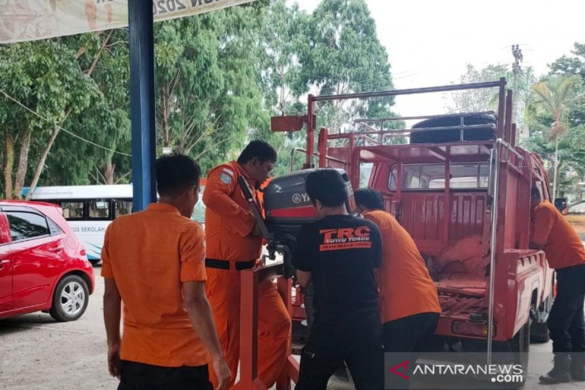 Ten Wakatobi fishermen traditional survive boat fire