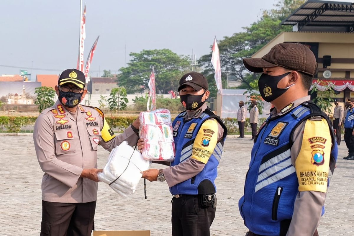 Polresta Sidoarjo salurkan bantuan Kapolri kepada terdampak COVID-19