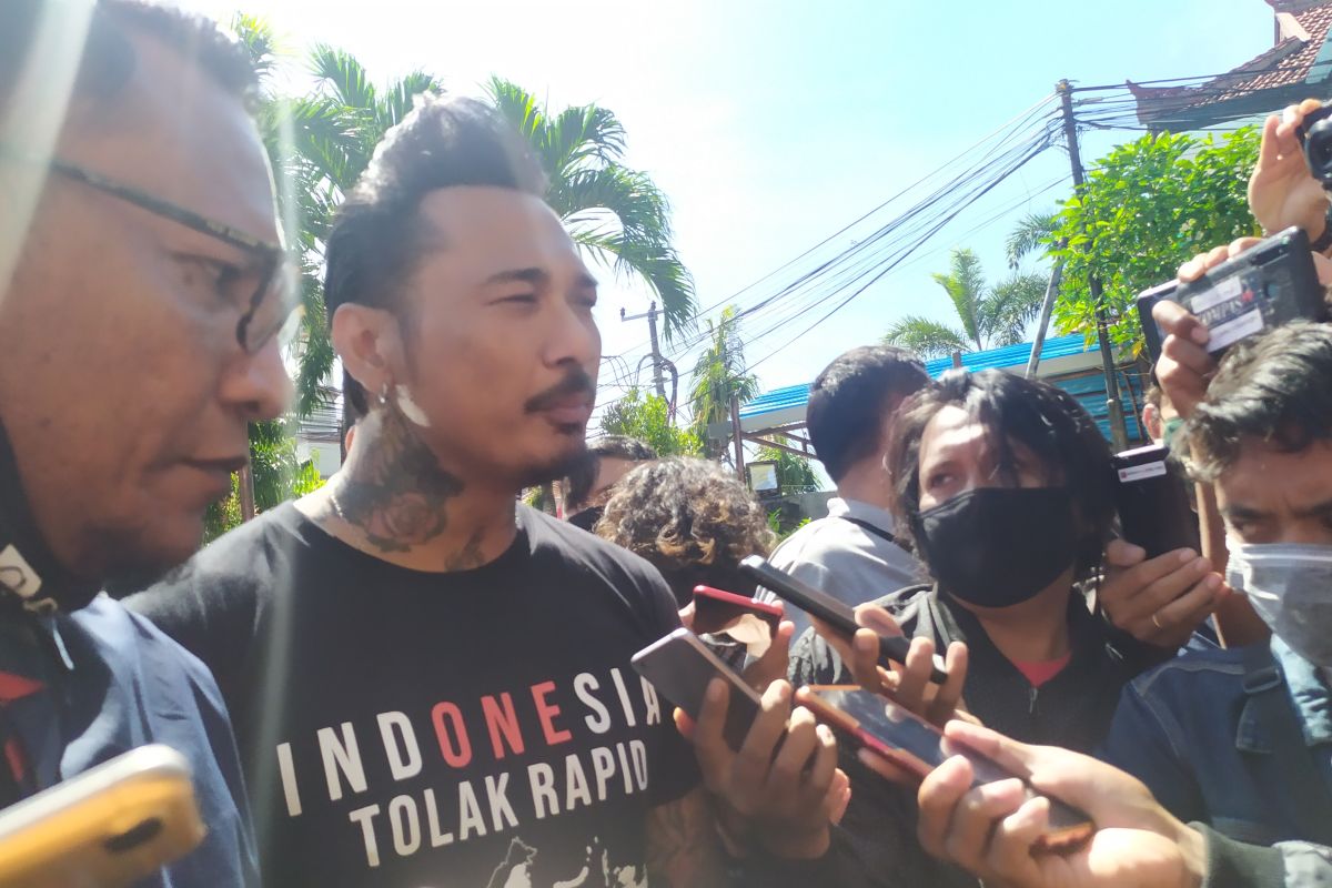 Jerinx SID penuhi panggilan Polda Bali