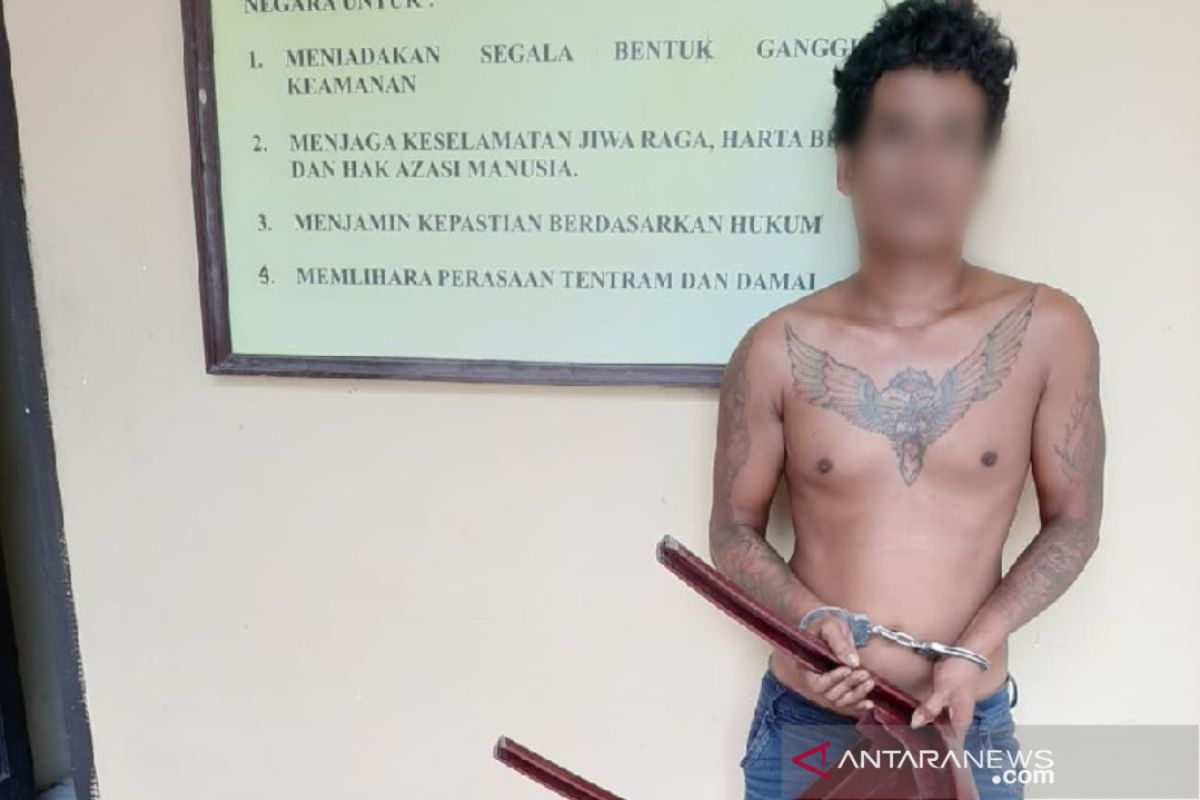 Ditangkap, seorang pemuda aniaya ayah kandungnya