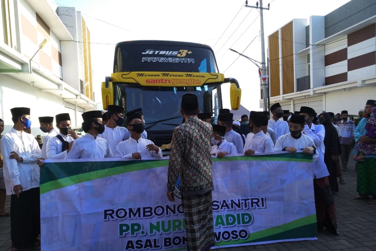 Seribu lebih santri Nurul Jadid kembali ke pondok