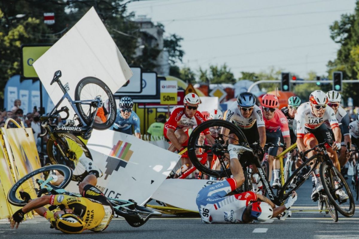 Kecelakaan pada etape pertama Tour of Poland, Atlet sepeda Belanda Fabio Jakobsen  koma