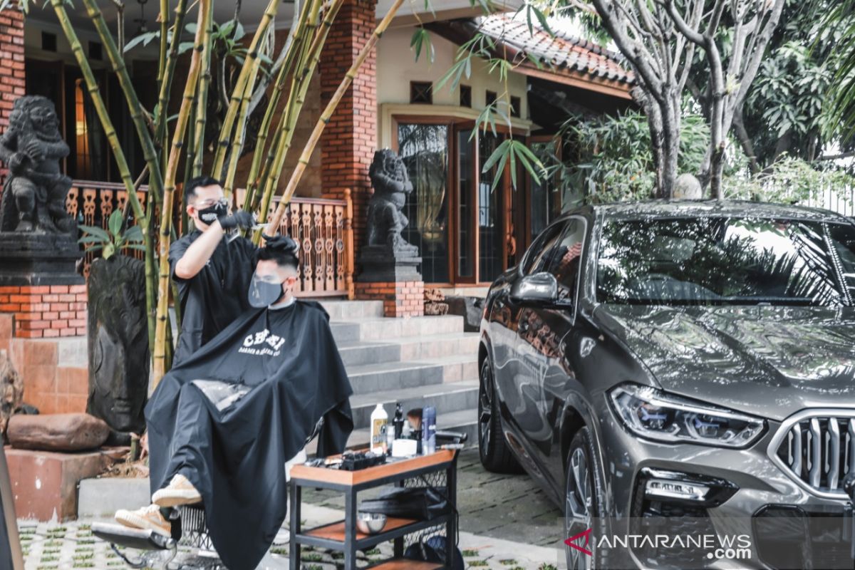 "GroominX Concierge", test drive  sambil cukur rambut bareng BMW