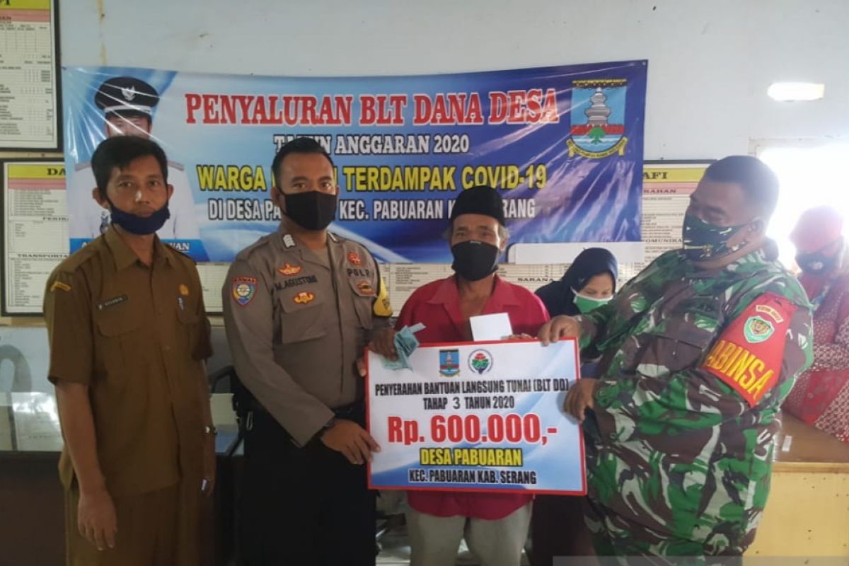 Polri dan TNI kawal penyaluran BLT di Pabuaran Serang