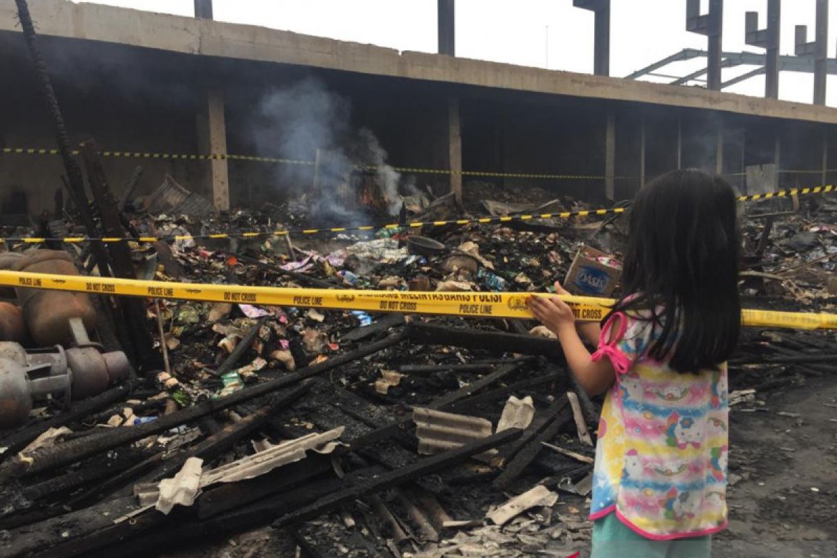 Ratusan kios Pasar Timbul Tomang Tinggi tak tersisa karena kebakaran