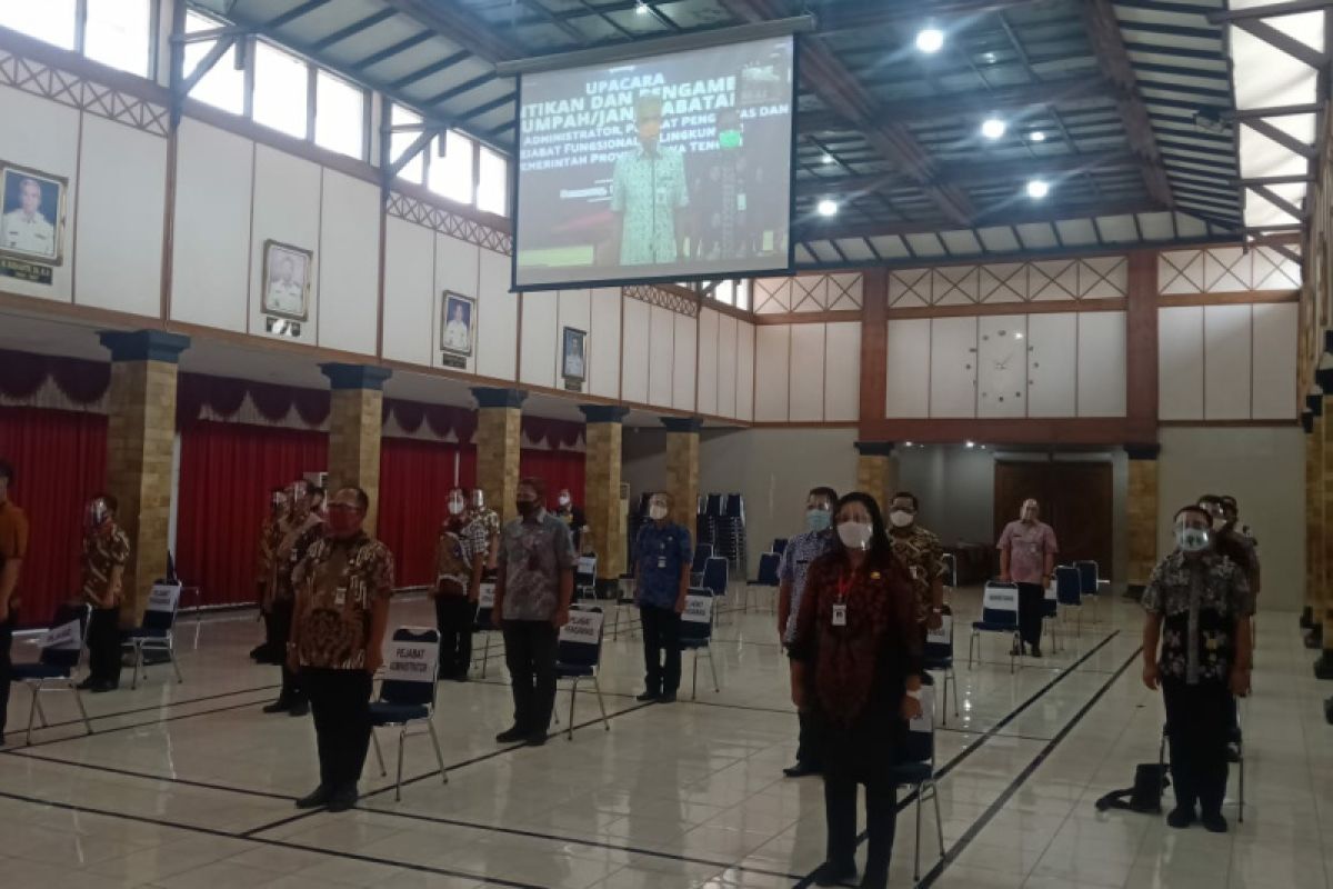 Ganjar lantik ratusan pejabat Pemprov Jateng  secara virtual