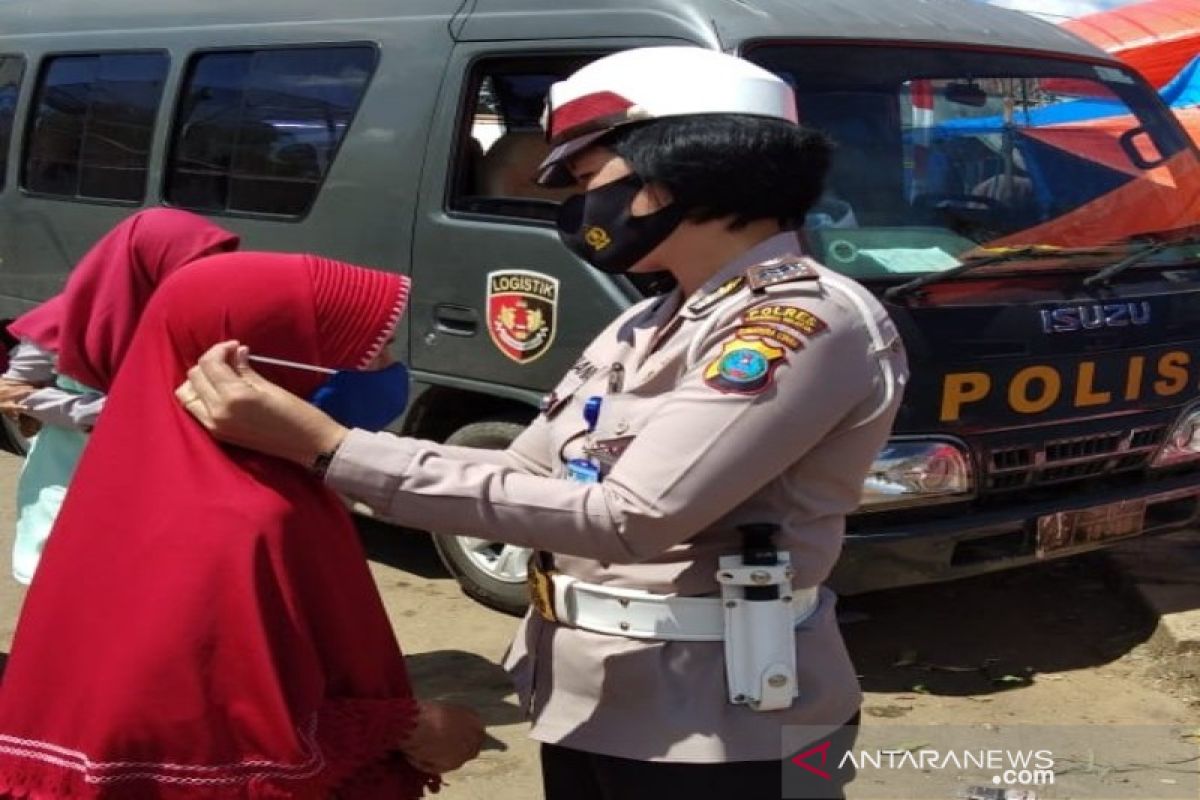 Di tengah COVID-19 jelang HUT ke-72 Polwan Polres Tapsel sosialisasi adaptasi kebiasaan baru