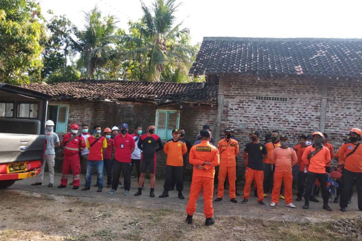 Lima wisatawan terseret ombak Pantai Selatan masih dicari