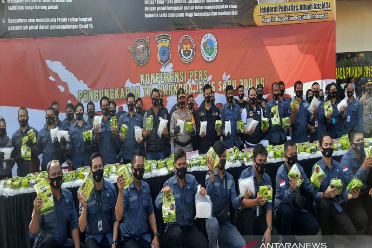 S Kalimantan police confirm 300-kg crystal meth smuggled from Malaysia