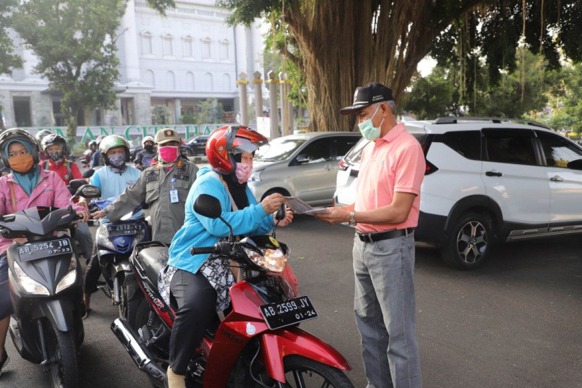 Sleman bagikan ribuan masker menyusul lonjakan kasus positif COVID-19