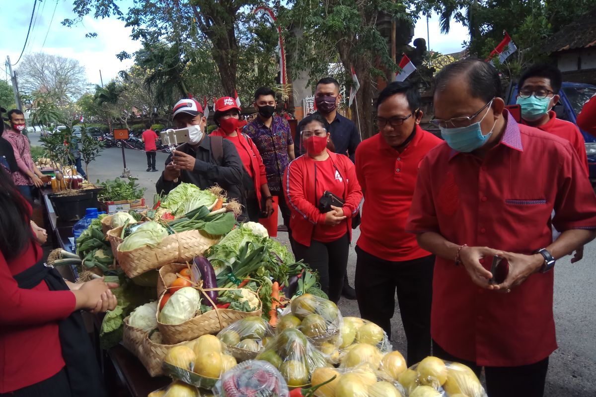 PDI Perjuangan gelar Pasar Gotong-Royong Krama Bali