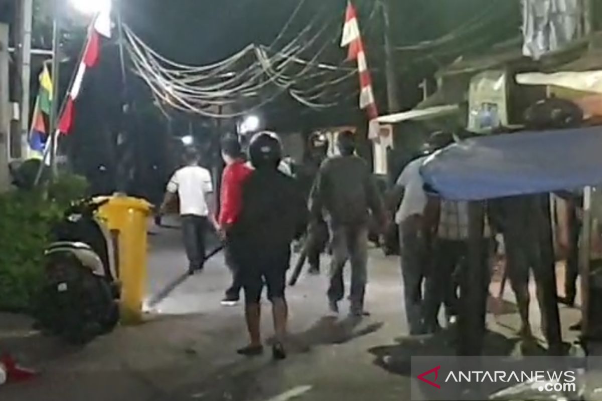 Dua kelompok massa terlibat bentrokan di Cipinang Muara Jakarta Timur