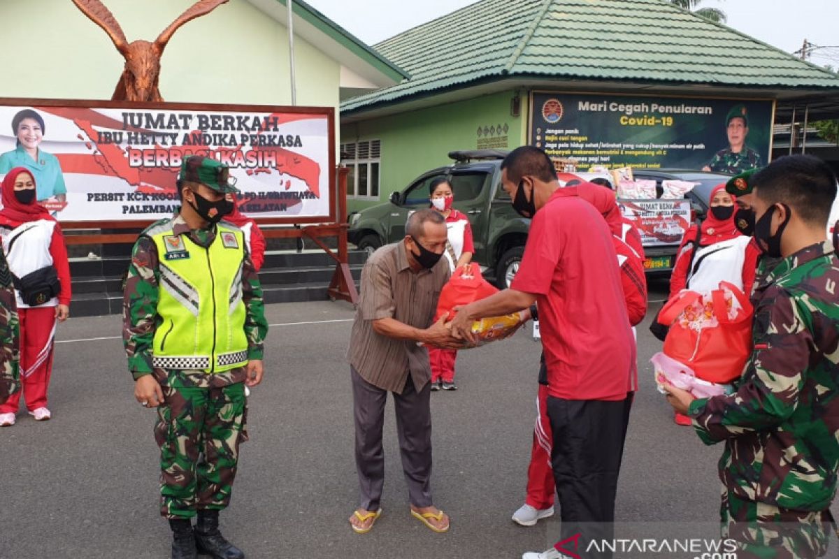 Korem Garuda Dempo salurkan paket sembako Ketua Umum Persit