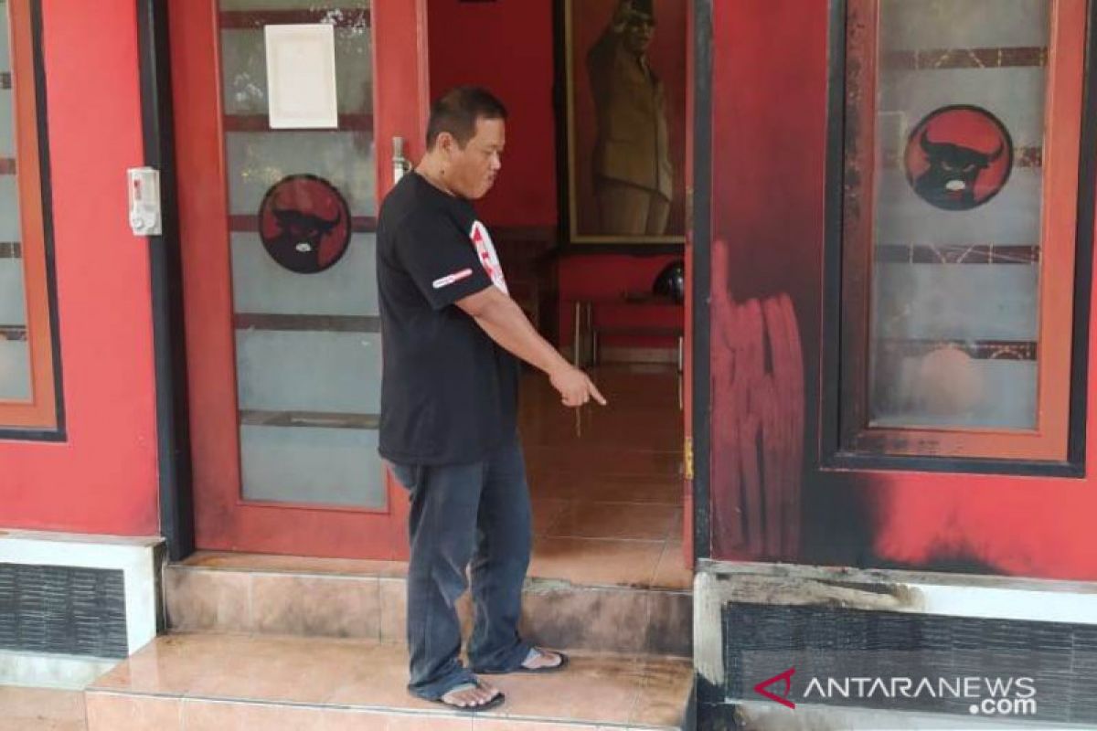 Kantor DPC PDI Perjuangan dilempar bom molotov