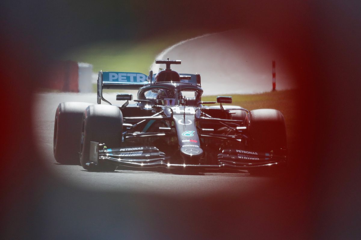 Lewis Hamilton lanjutkan dominasi Mercedes di Silverstone