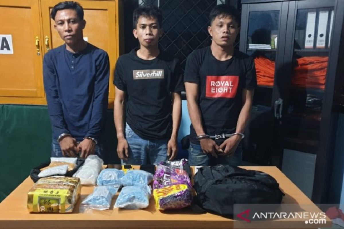 BNN tangkap tiga kurir bawa 2 kg sabu dan 3.400 butir pil ekstasi