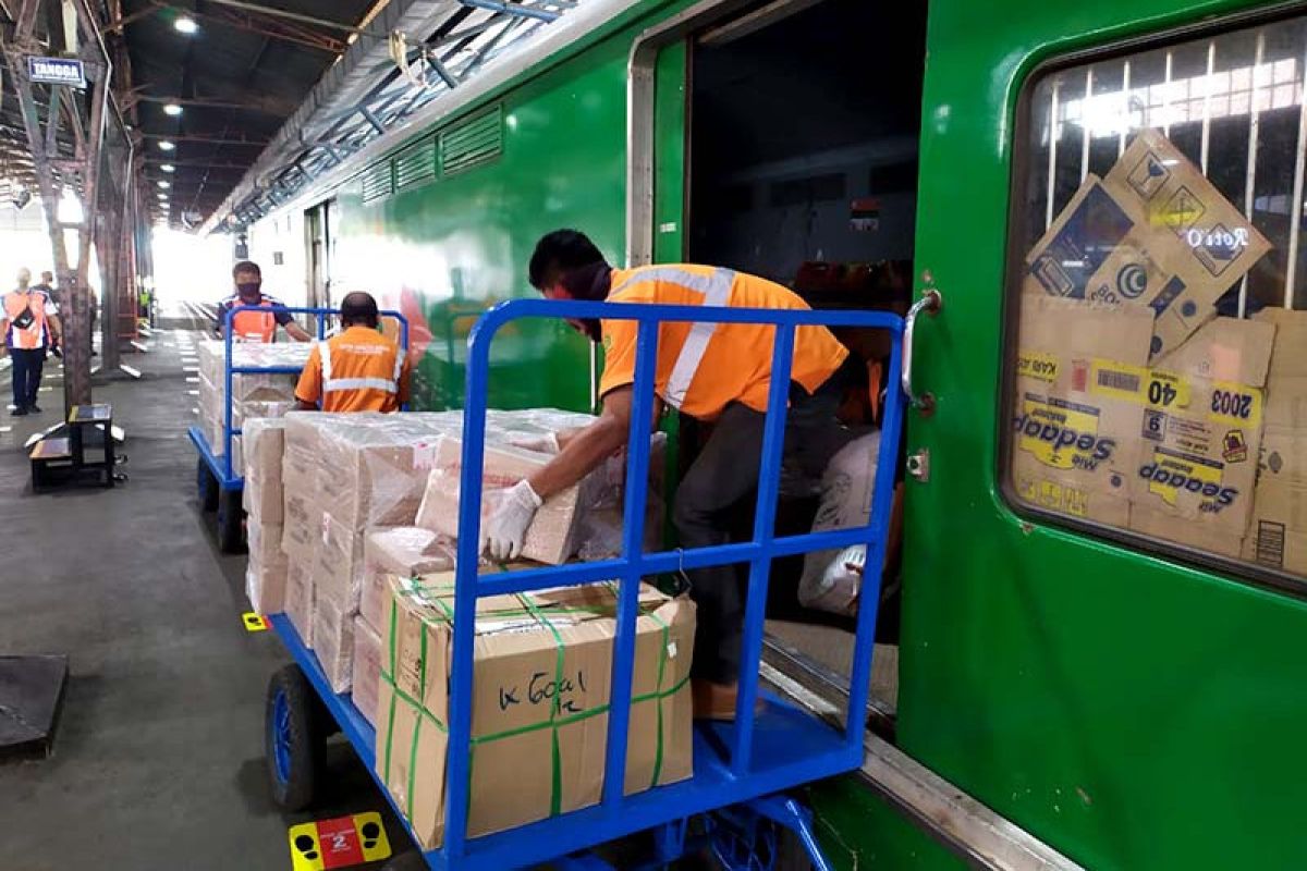 KAI berikan diskon biaya pengiriman barang dengan "Rail Express"