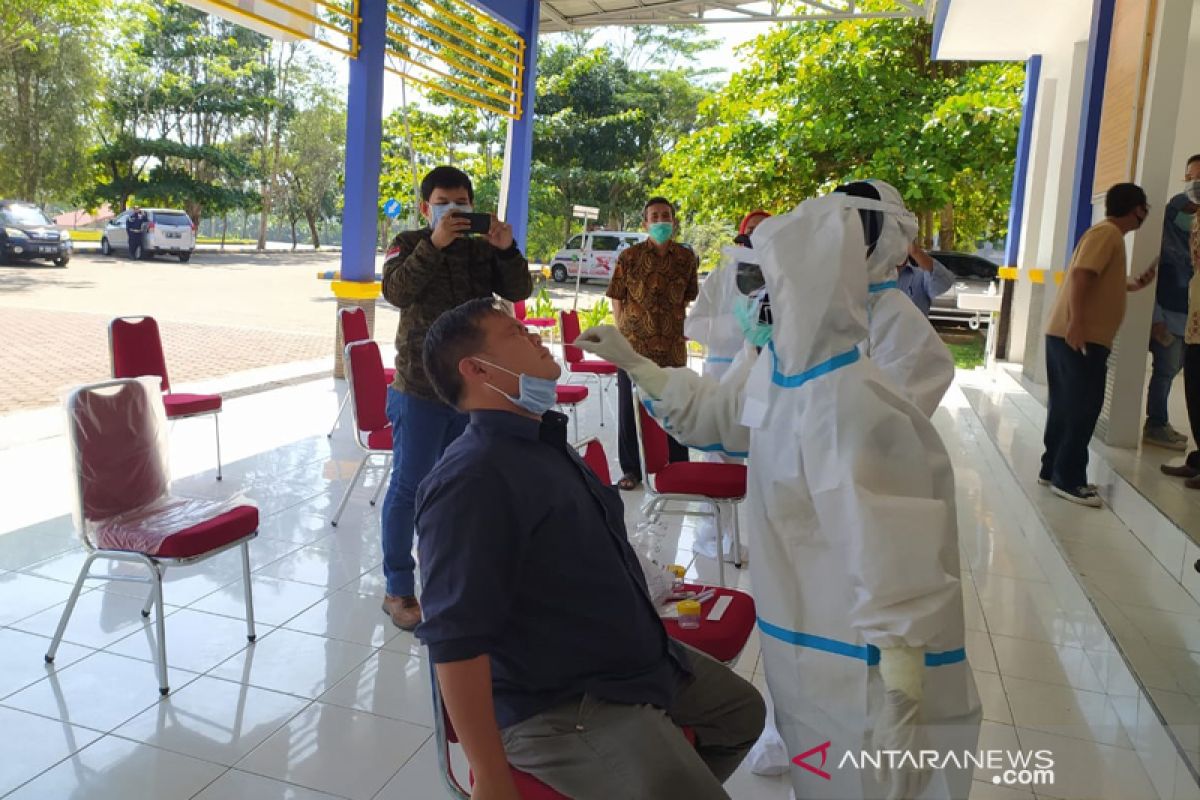 24 karyawan Fakultas Teknik Unib ikuti tes cepat COVID-19