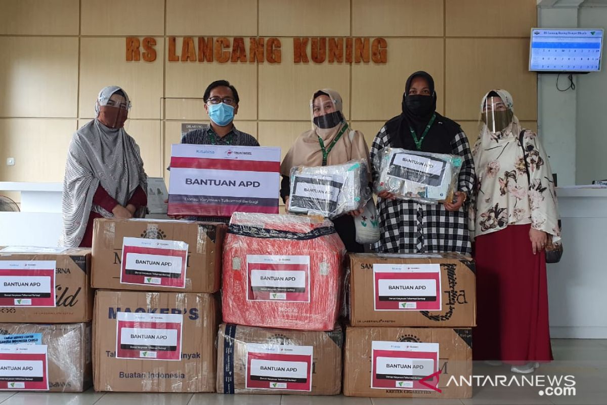 Telkomsel bantu APD paramedis di RS Lancang Kuning