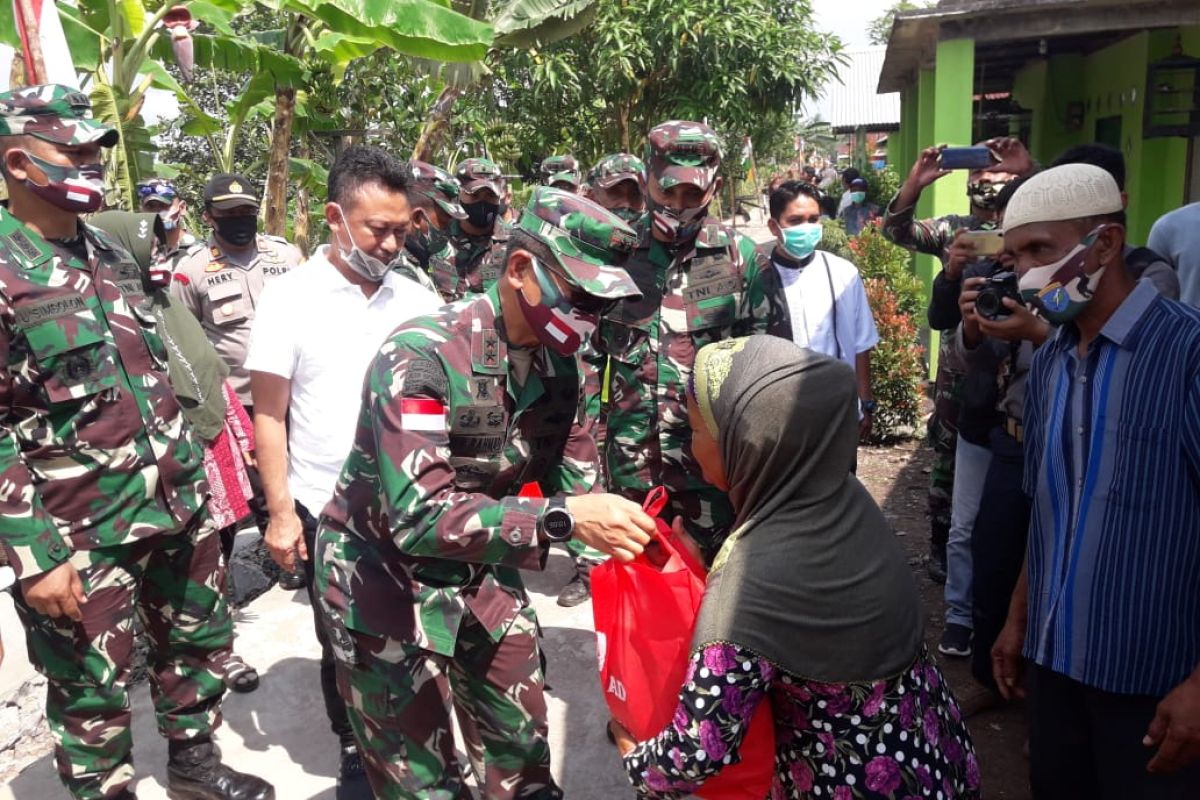 Korban puting beliung di Pontianak dapat bantuan dari Kasad