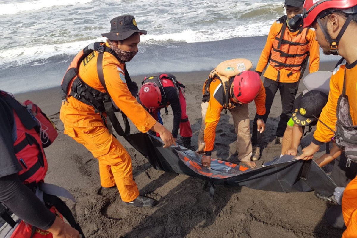 Tim SAR temukan satu korban kecelakaan laut Pantai Goa Cemara