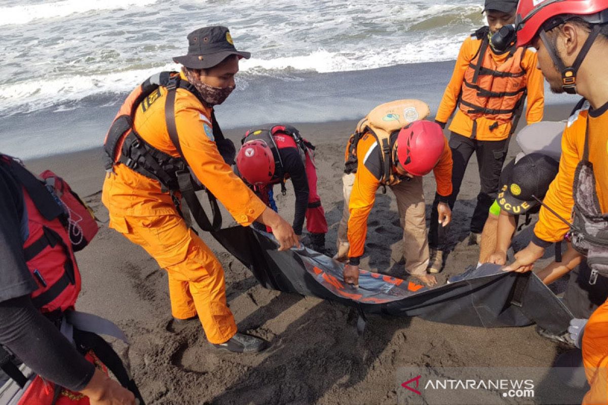 Satu korban kecelakaan laut Pantai Goa Cemara ditemukan