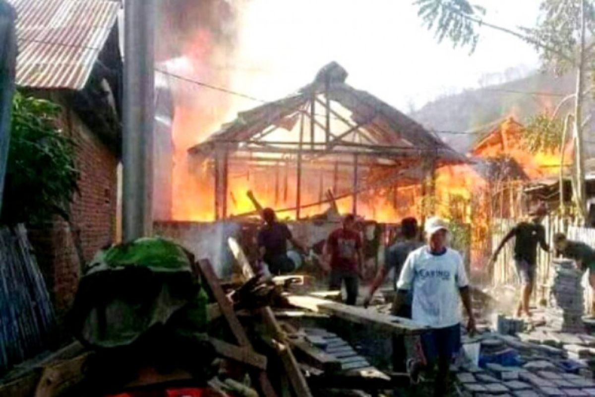 Enam rumah warga Samili Bima dilalap Si Jago Merah