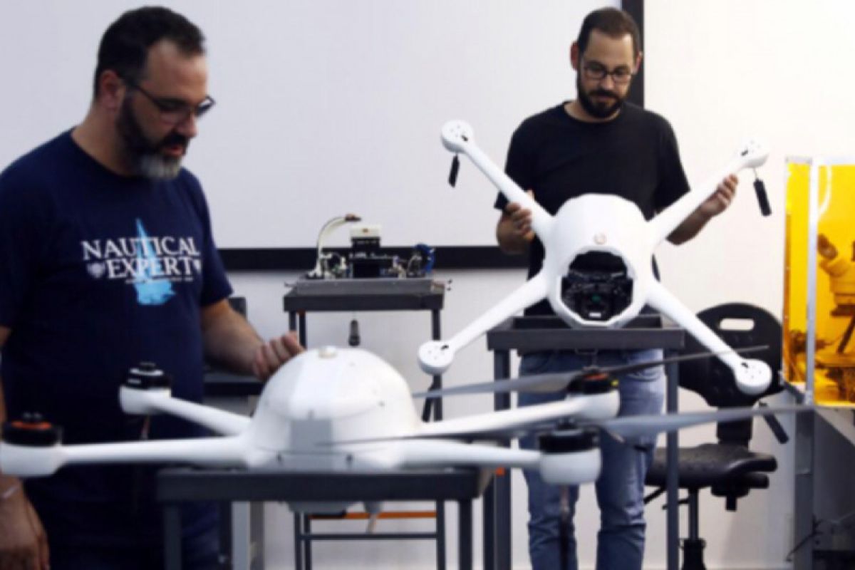 Singapura uji coba "drone" awasi jarak sosial warga
