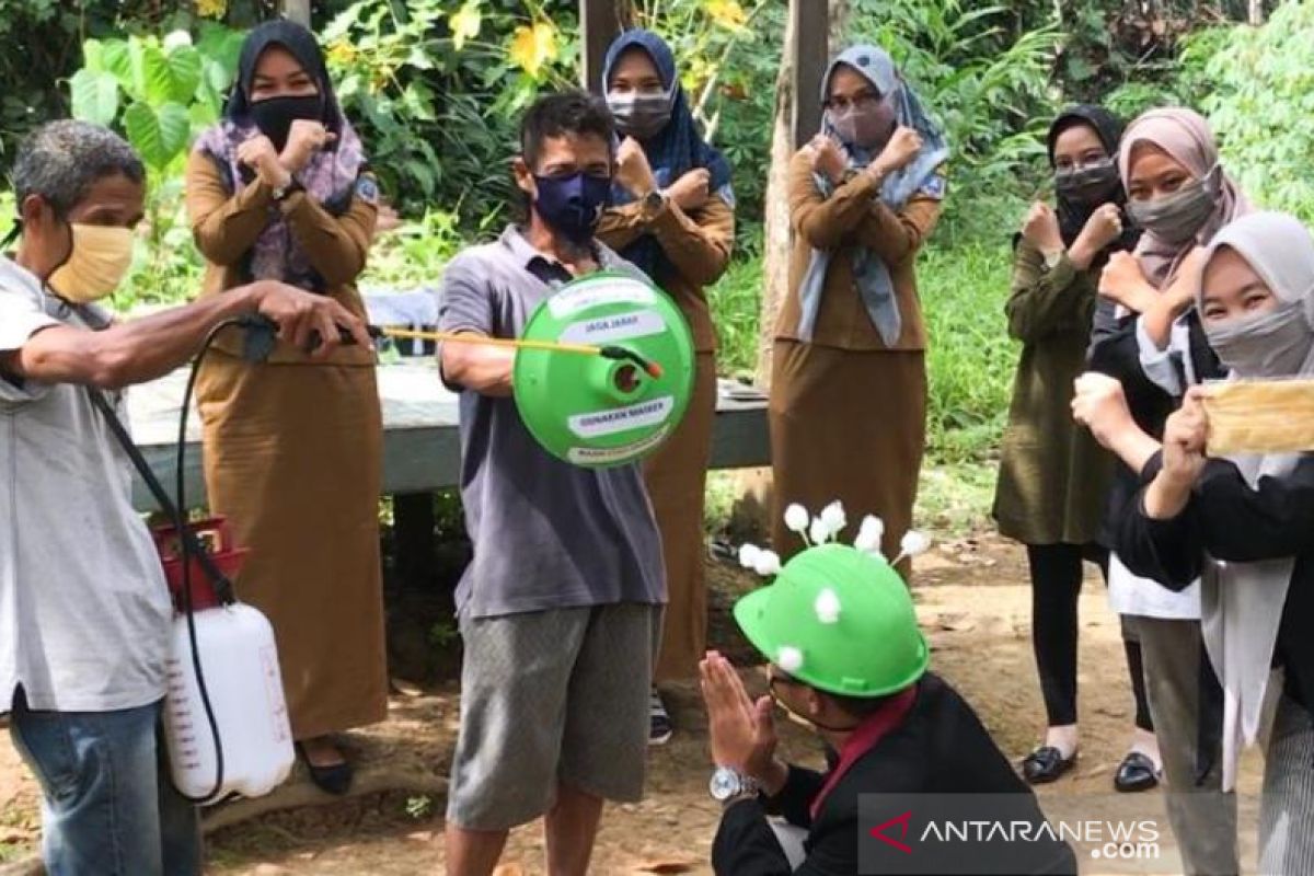 Sosialisasikan cegah COVID-19, PPM Sungai Raya Selatan gunakan kostum Coway