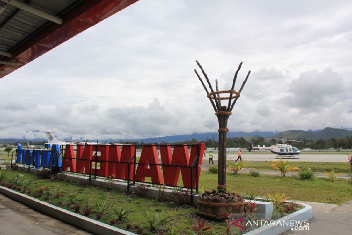 COVID-14 masih tinggi, pemkab  belum putuskan pembukaan Bandara Wamena