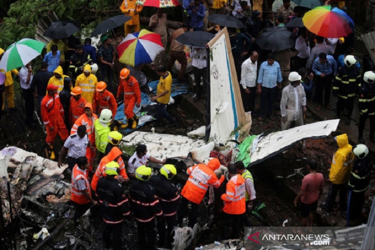 Pesawat repatriasi India alami kecelakaan, sekitar 17 orang tewas