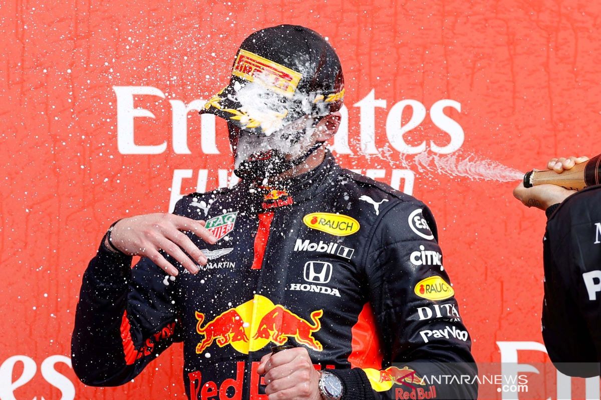 Verstappen  raih kemenangan pertama  di balapan hari jadi F1