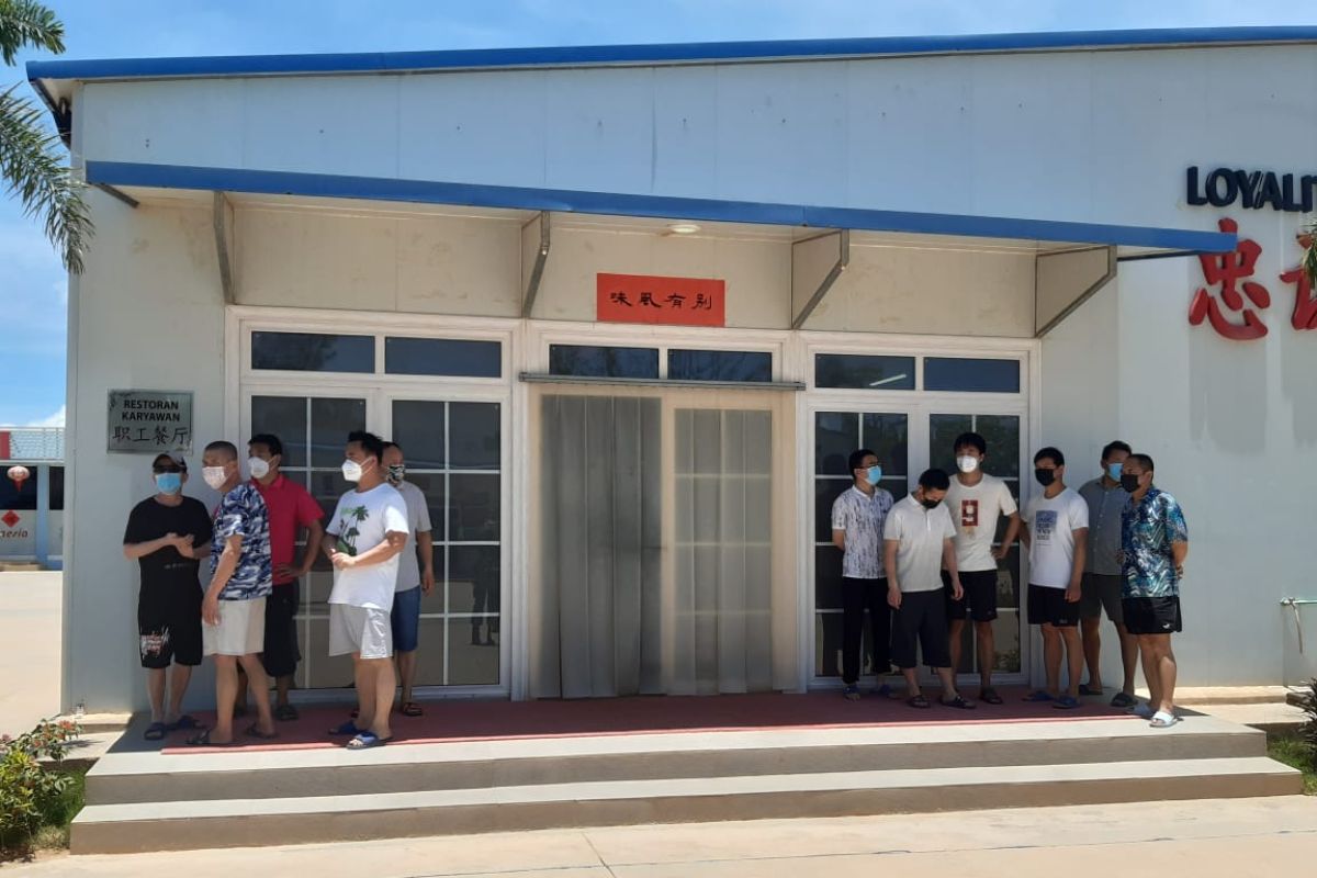 Ratusan TKA asal China di PT BAI Bintan jalani tes usap COVID-19