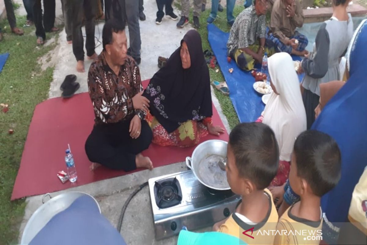 Bupati Madina ajari kaum ibu Bukit Malintang membuat selai durian