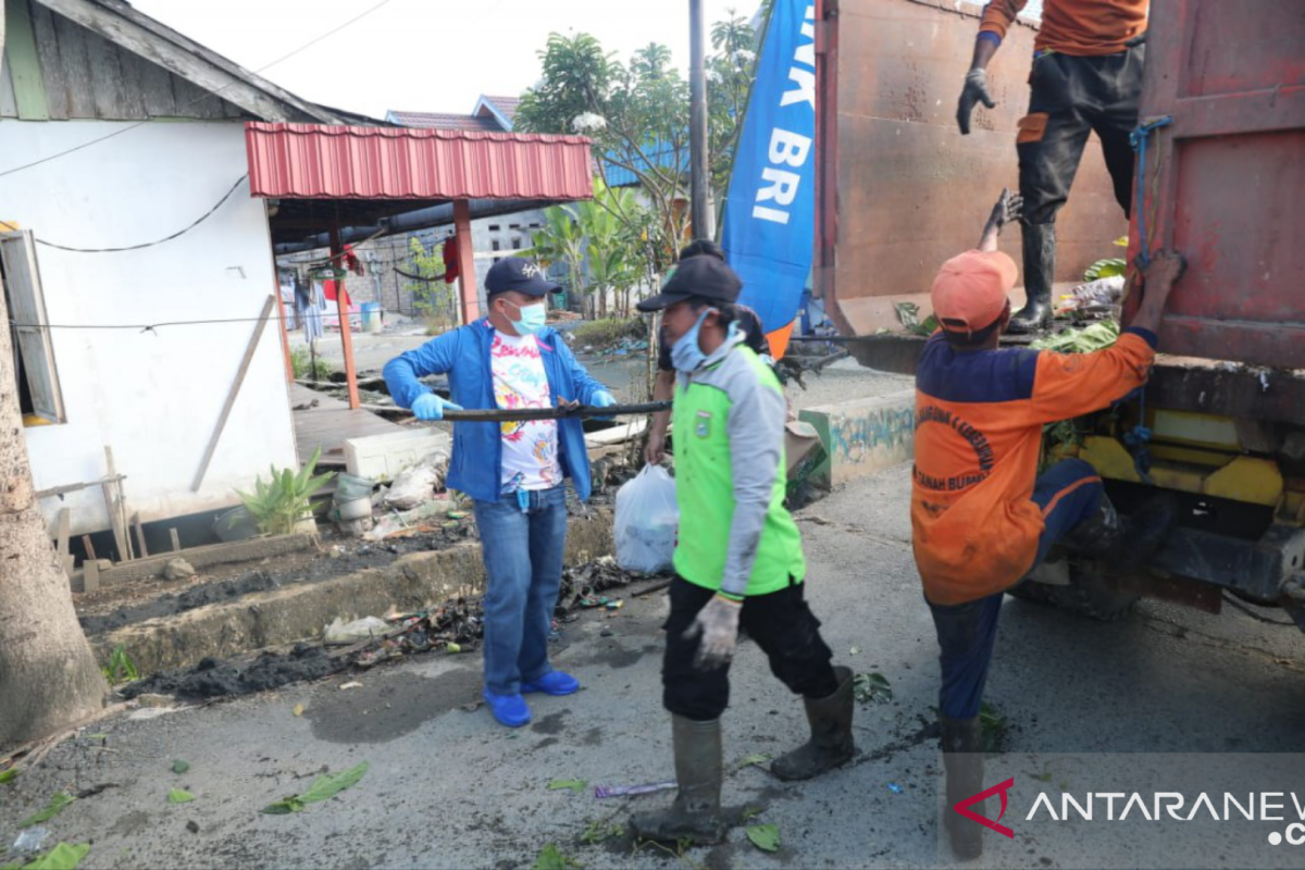 Bupati minta masyarakat ada kerja bakti rutin bersihkan lingkungan