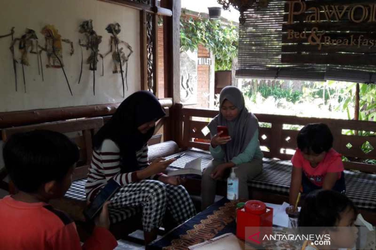 Kedai kopi di Borobudur gratiskan wifi untuk siswa belajar daring