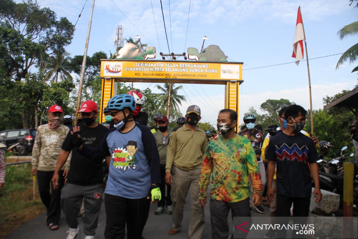 Wali Kota Banjarmasin sumbang hewan biuku