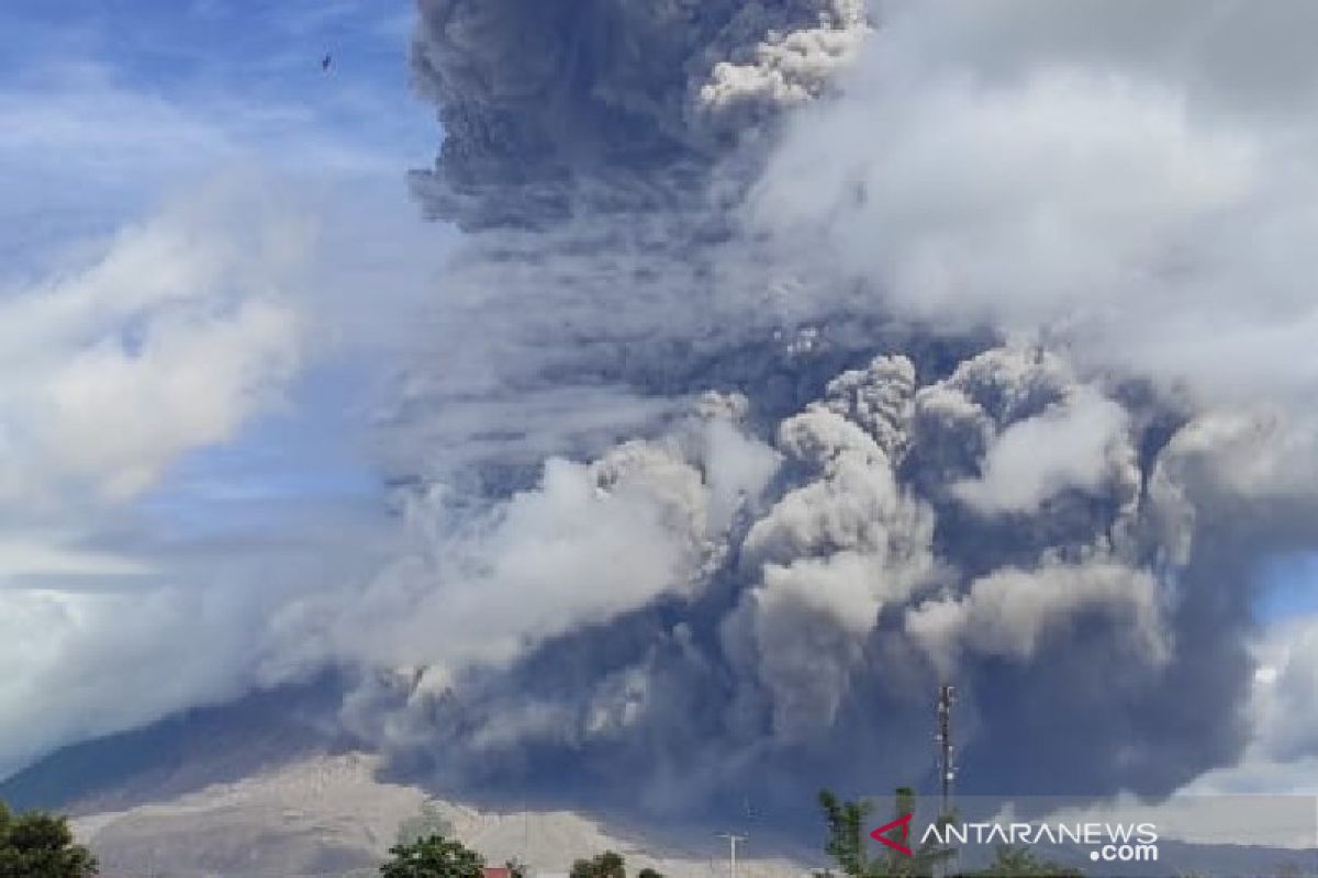Gunung Sinabung kembali meletus, tinggi kolom abu 5.000 meter