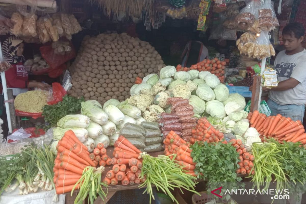 Harga berbagai jenis sayuran produksi petani lokal di Ambon naik