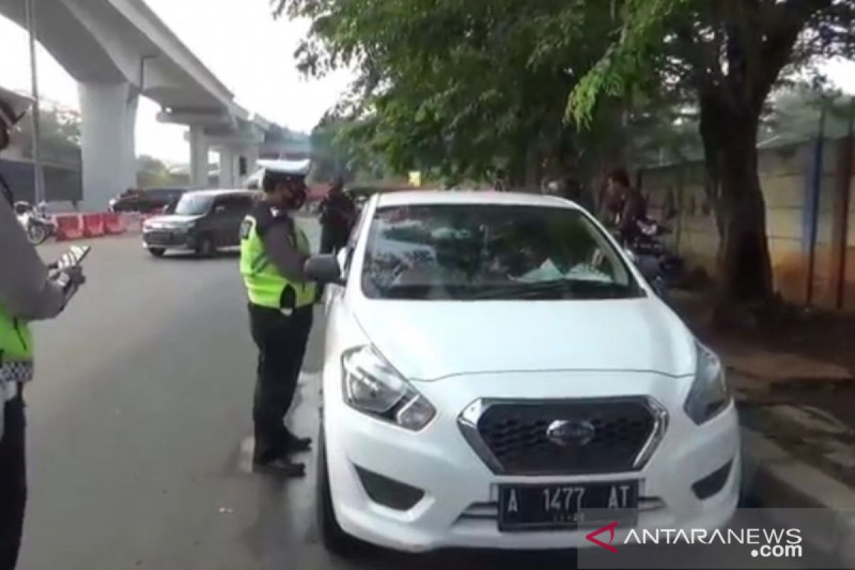 Hari pertama pemberlakuan ganjil genap, polisi tilang 1.063 kendaraan