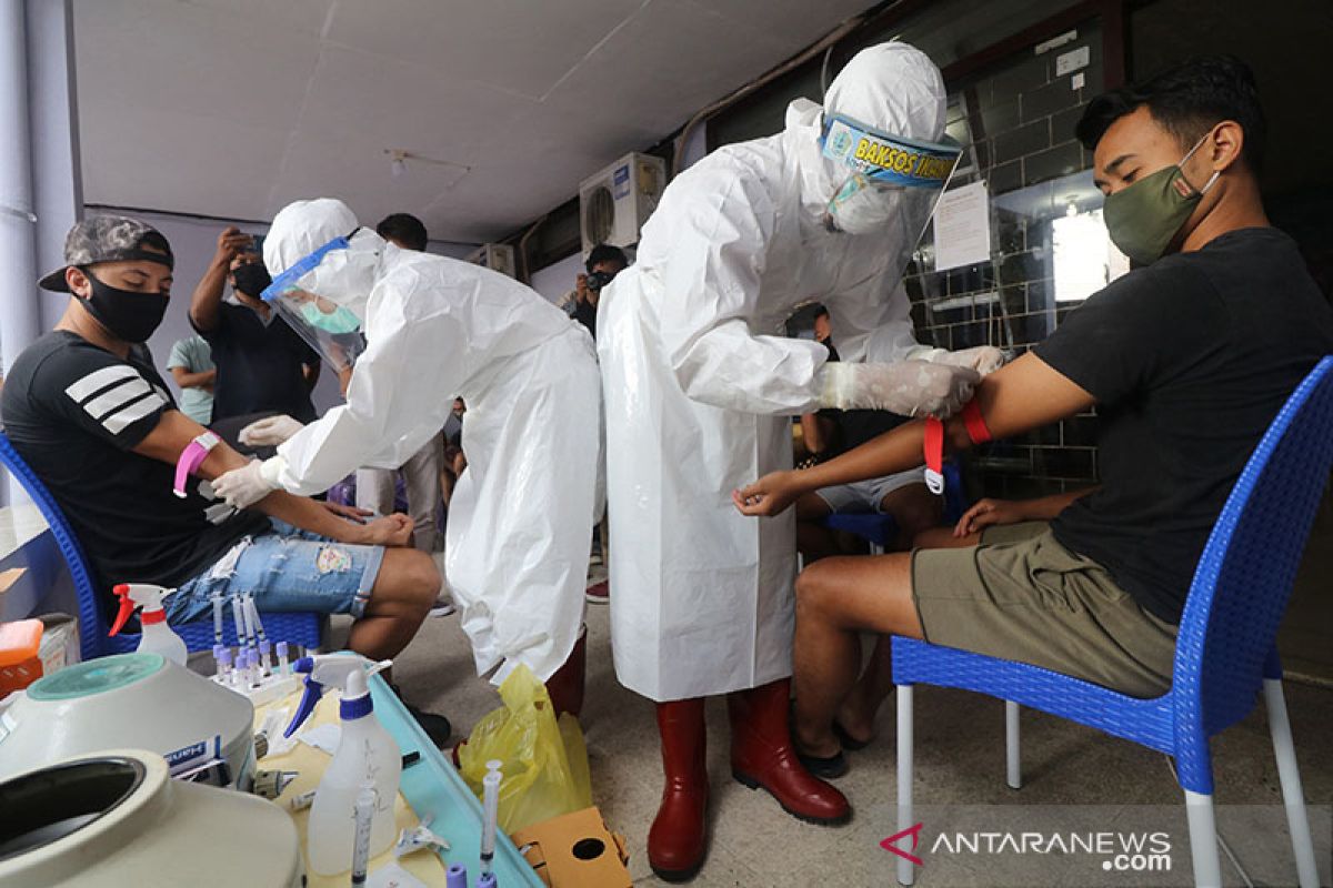 Anggota tim Persik Kediri ikuti rapid test