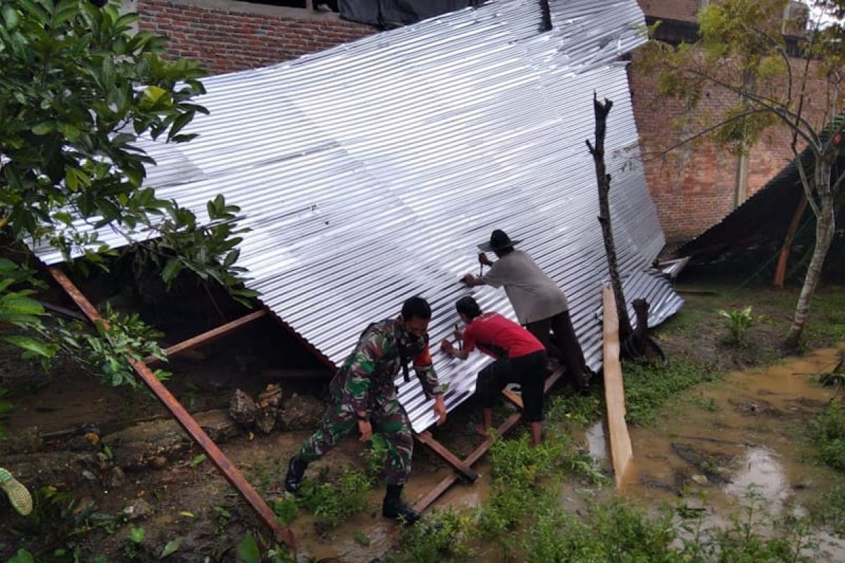 Dua unit rumah di Aceh Timur rusak akibat angin kencang