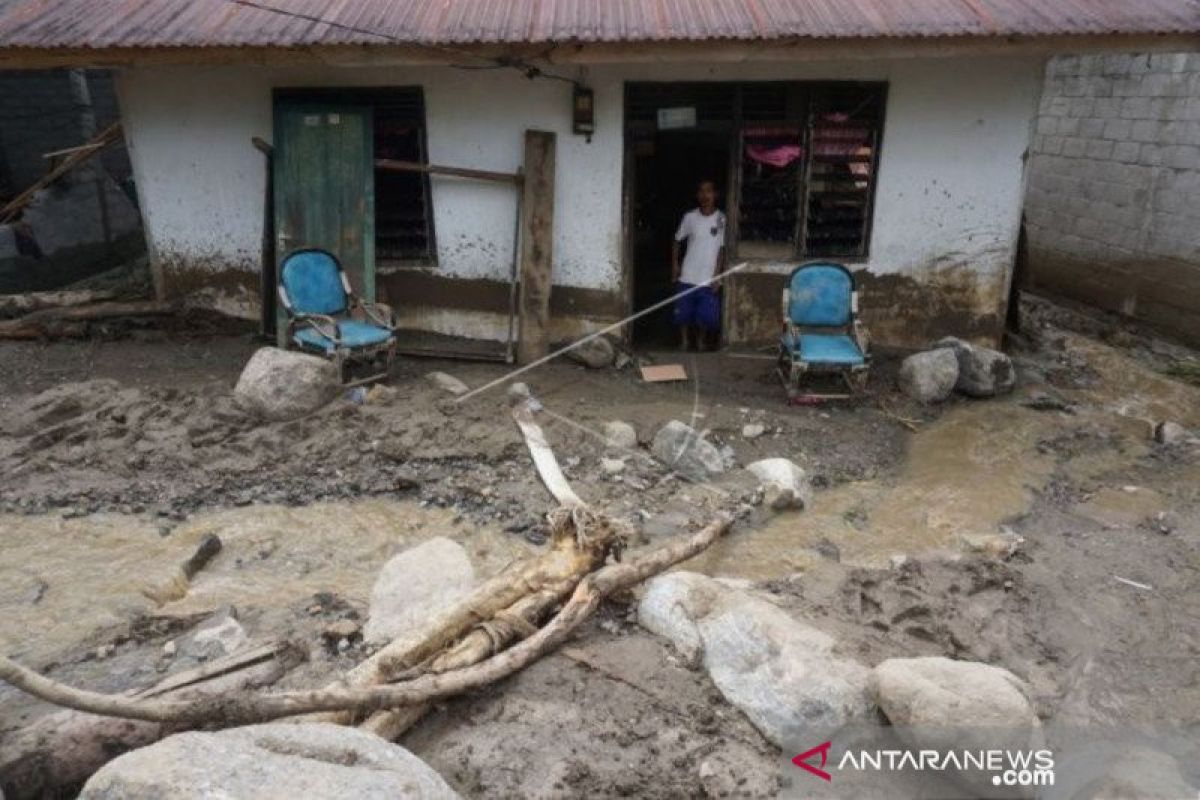 Banjir di Bolapapu karena intensitas hujan tinggi