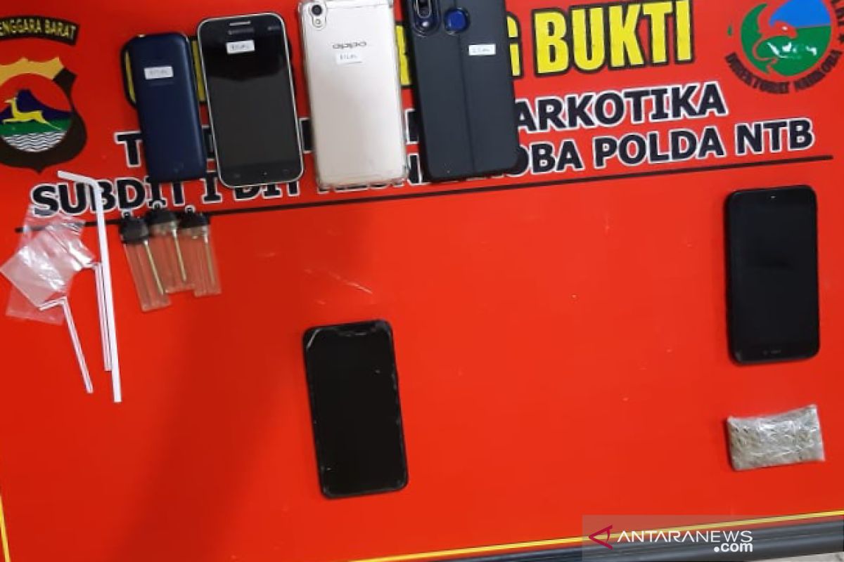 Transaksi ganja di parkiran Puskesmas Meninting, Ucok dibekuk polisi